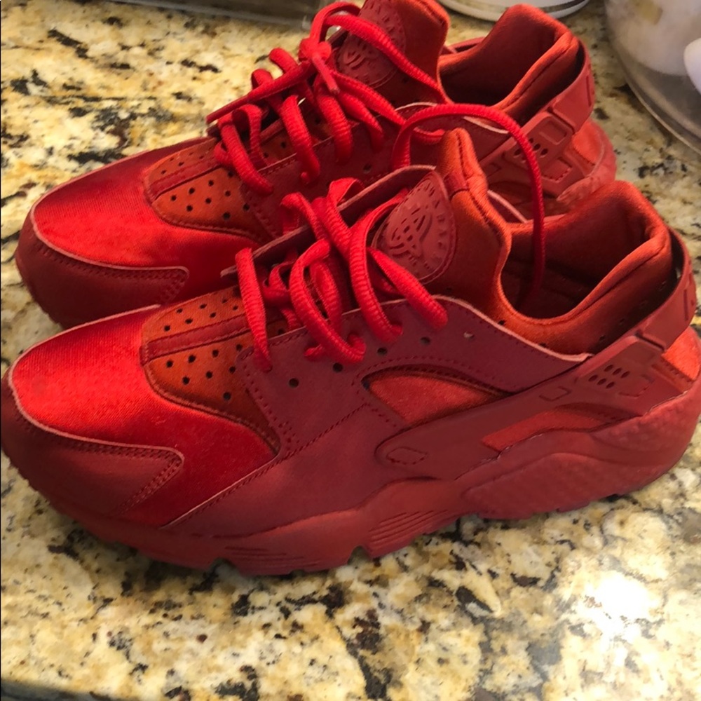 Red huaraches